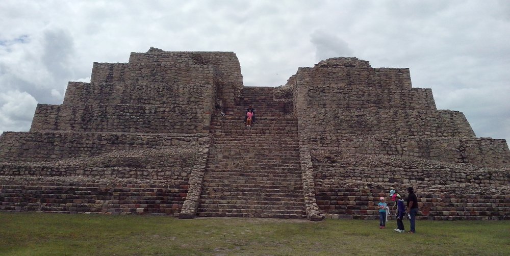Pirámide principal de la zona arqueológica Cañada de la Virgen, Guanajuato