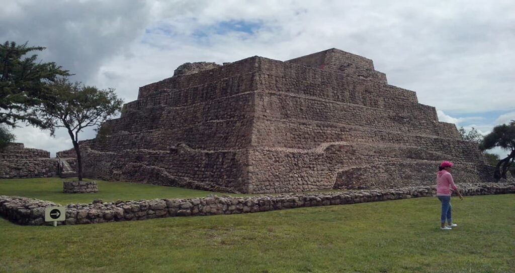 Vestigios prehispánicos en la zona arqueológica Cañada de la Virgen